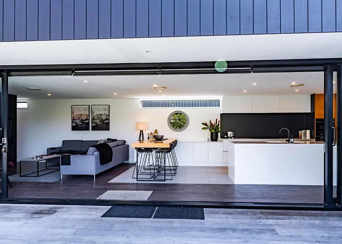 Noir North Retreat